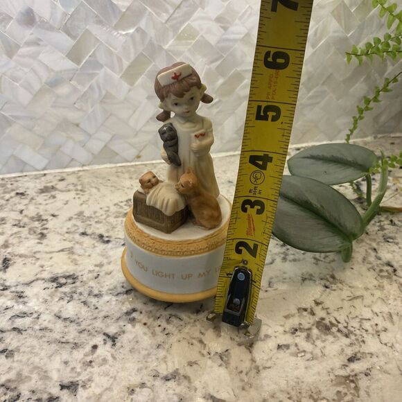 Vintage MSR Imports Nurse kitties cats kittens rotating music box Taiwan Gift‎ - Picture 7 of 7